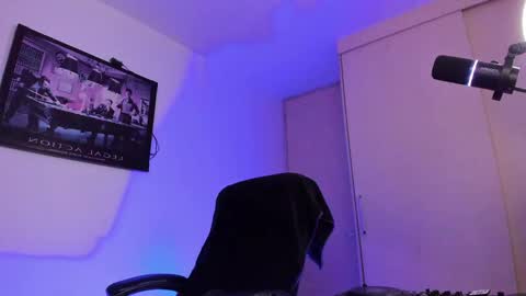 Snapshot of _elon_coxx_ chatting on 01/20/25, 04:32  -         online show from 01/20/25, 04:32