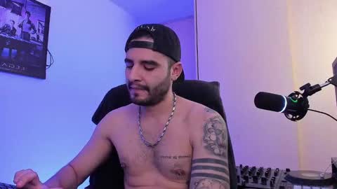 Snapshot of _elon_coxx_ chatting on 01/25/25, 03:51  -         online show from 01/25/25, 03:51