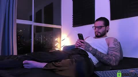 Snapshot of _elon_coxx_ chatting on 06/05/26, 01:23 - online show from 06/05/26, 01:23