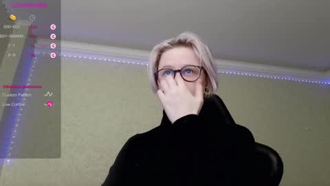 Snapshot of _elven_dreams__ chatting on 12/01/24, 09:48 chloue and Gretta online show from 12/01/24, 09:48