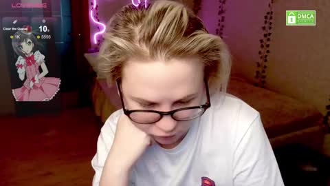 Snapshot of _elven_dreams__ chatting on 02/09/25, 06:47 chloue and Gretta online show from 02/09/25, 06:47