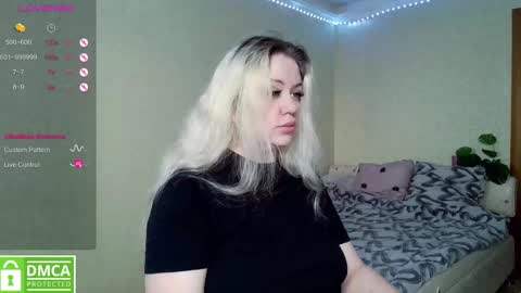 Snapshot of _elven_dreams__ chatting on 03/10/25, 04:38 chloue and Gretta online show from 03/10/25, 04:38