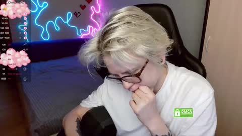 Snapshot of _elven_dreams__ chatting on 11/08/25, 08:14 chloue and Gretta online show from 11/08/25, 08:14