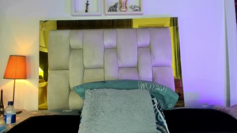 Isabella online show from 12/18/24, 12:07