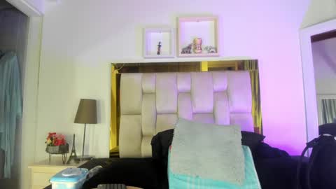 Isabella online show from 12/21/24, 12:06