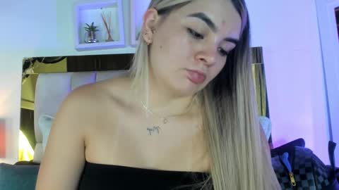 Isabella online show from 09/11/25, 12:05