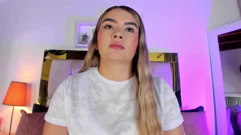 Isabella online show from 10/08/25, 12:03