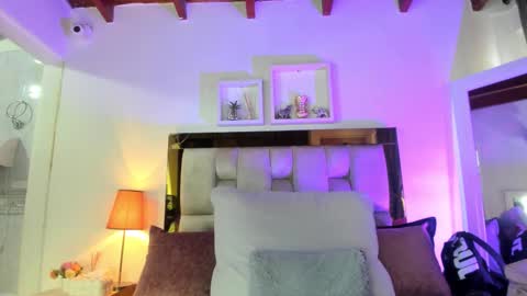 Isabella online show from 10/17/25, 12:08