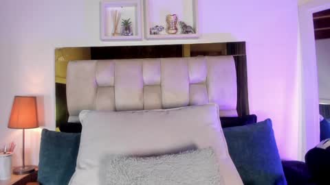 Isabella online show from 04/07/26, 12:16