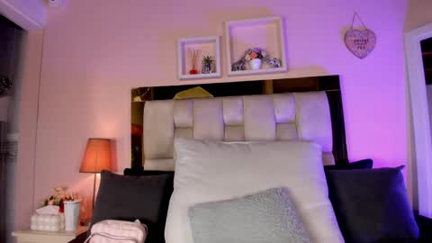 Isabella online show from 04/22/26, 12:07