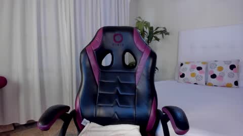 Emma  online show from 11/24/25, 07:57