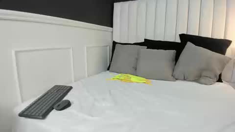 Emma online show from 09/18/25, 02:08