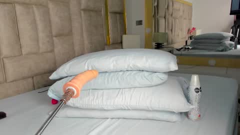 _eris_rose online show from 11/19/25, 07:36