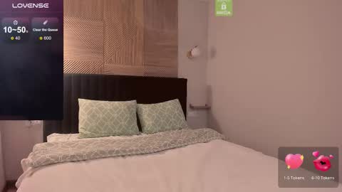 Snapshot of _eva_pleasure_ chatting on 11/24/25, 10:04 Eva online show from 11/24/25, 10:04