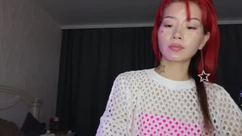 Snapshot of _eve____ chatting on 12/18/24, 09:58 EveEva online show from 12/18/24, 09:58