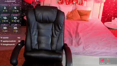 Snapshot of _f_r_a_u_ chatting on 03/08/25, 07:05 F R A U online show from 03/08/25, 07:05