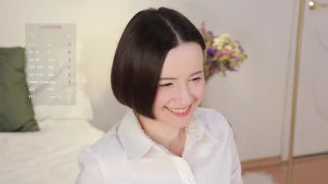 Snapshot of _female_essence_ chatting on 12/21/24, 11:24 Essie online show from 12/21/24, 11:24