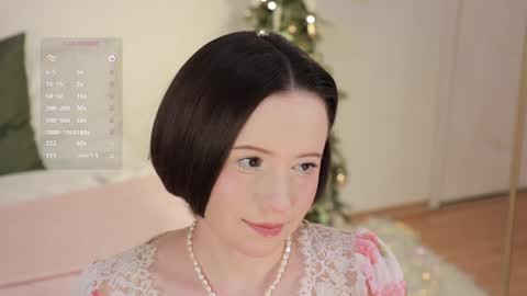 Snapshot of _female_essence_ chatting on 12/31/24, 01:04 Essie online show from 12/31/24, 01:04