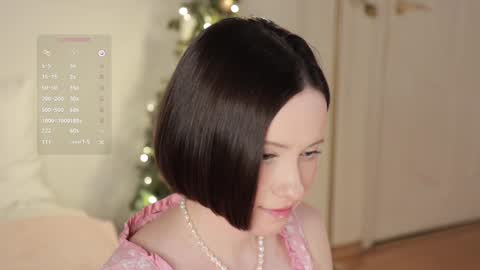 Snapshot of _female_essence_ chatting on 01/03/25, 10:29 Essie online show from 01/03/25, 10:29