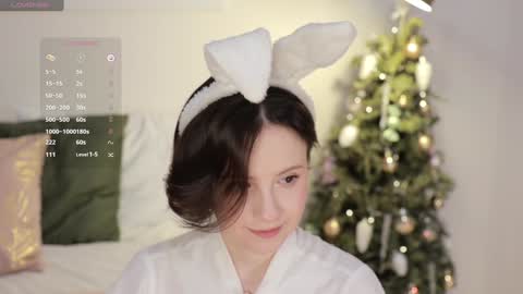 Snapshot of _female_essence_ chatting on 01/12/25, 12:39 Essie online show from 01/12/25, 12:39