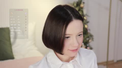 Snapshot of _female_essence_ chatting on 01/19/25, 03:08 Essie online show from 01/19/25, 03:08