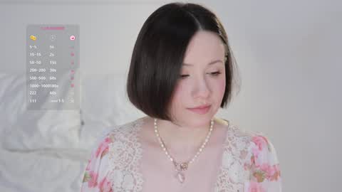 Snapshot of _female_essence_ chatting on 02/06/25, 05:46 Essie online show from 02/06/25, 05:46