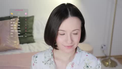 Snapshot of _female_essence_ chatting on 02/13/25, 07:03 Essie online show from 02/13/25, 07:03