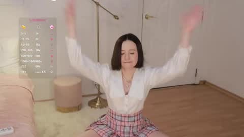 Snapshot of _female_essence_ chatting on 02/28/25, 10:41 Essie online show from 02/28/25, 10:41