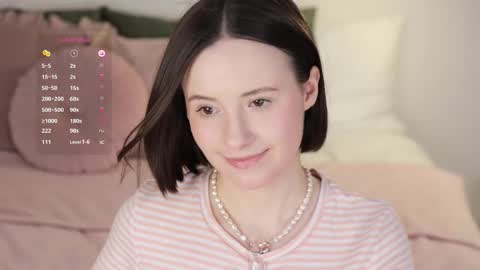 Snapshot of _female_essence_ chatting on 03/05/25, 09:27 Essie online show from 03/05/25, 09:27