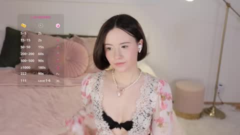 Snapshot of _female_essence_ chatting on 03/06/25, 01:24 Essie online show from 03/06/25, 01:24