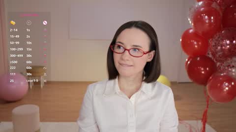 Snapshot of _female_essence_ chatting on 09/22/25, 06:21 Essie online show from 09/22/25, 06:21