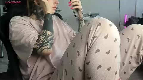 Alis online show from 11/27/25, 09:44