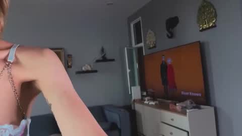 Lola 3  online show from 11/13/25, 02:10