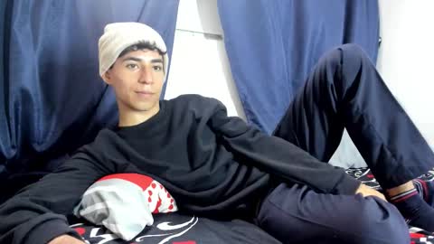 Snapshot of _fiore_ chatting on 11/27/25, 02:19 jair eduardo online show from 11/27/25, 02:19