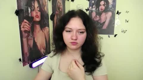 Snapshot of _foxy_lady chatting on 09/11/25, 06:02 Alice online show from 09/11/25, 06:02