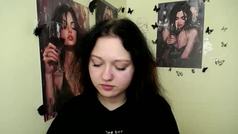 Snapshot of _foxy_lady chatting on 09/16/25, 06:03 Alice online show from 09/16/25, 06:03