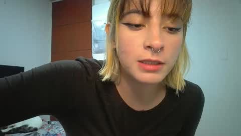 Snapshot of _genesid_dixton chatting on 05/11/26, 07:11 Mia-foster online show from 05/11/26, 07:11