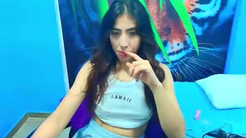 Snapshot of _gold_strawberry_ chatting on 05/16/26, 02:49 _gold_strawberry_ online show from 05/16/26, 02:49