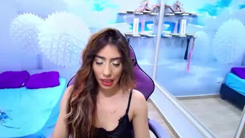 Snapshot of _gold_strawberry_ chatting on 06/11/26, 05:16 _gold_strawberry_ online show from 06/11/26, 05:16