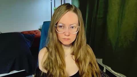 Snapshot of _goldilocks__ chatting on 09/26/25, 07:01 _goldilocks__ online show from 09/26/25, 07:01