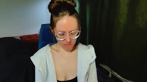 Snapshot of _goldilocks__ chatting on 09/27/25, 07:24 _goldilocks__ online show from 09/27/25, 07:24