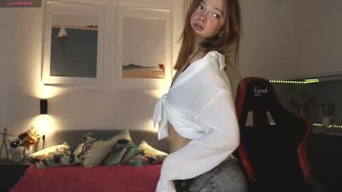 Snapshot of _guesswhat_ chatting on 03/11/25, 01:23 Katarina online show from 03/11/25, 01:23