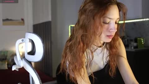 Snapshot of _guesswhat_ chatting on 10/22/25, 02:17 Katarina online show from 10/22/25, 02:17