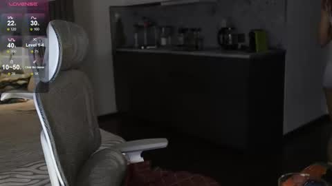 Snapshot of _guesswhat_ chatting on 11/05/25, 03:23 Katarina online show from 11/05/25, 03:23