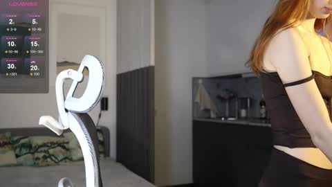 Snapshot of _guesswhat_ chatting on 11/17/25, 01:39 Katarina online show from 11/17/25, 01:39