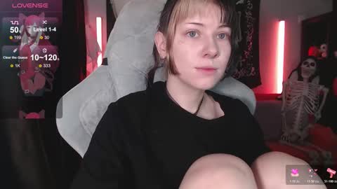 Snapshot of _gummybears_ chatting on 11/07/25, 10:04 Tori online show from 11/07/25, 10:04