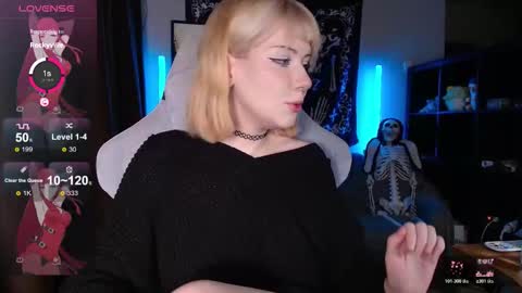 Snapshot of _gummybears_ chatting on 12/15/25, 10:03 Tori online show from 12/15/25, 10:03