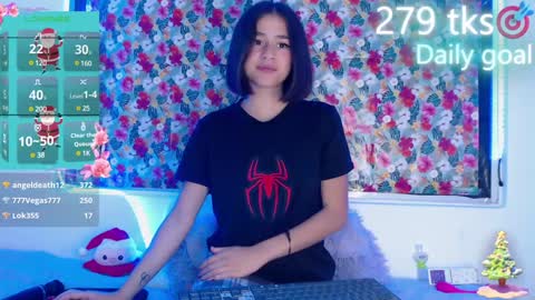 Gwen online show from 12/28/24, 09:09