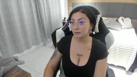 Snapshot of _h_a_n_n_a_ chatting on 07/04/26, 03:56 hanna online show from 07/04/26, 03:56