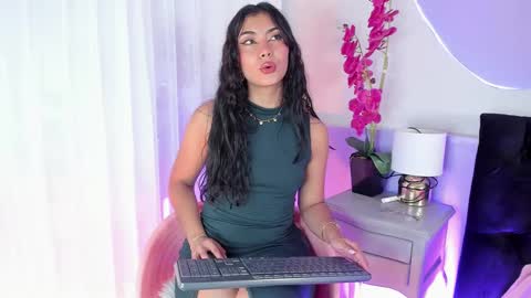 Snapshot of _haannah_ chatting on 09/12/25, 08:09 Hanna online show from 09/12/25, 08:09